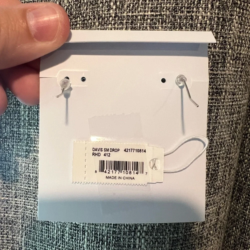 Kendra Scott Earrings - Picture 2 of 2